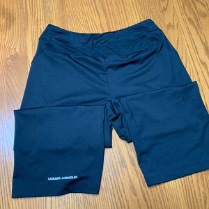 Under Armour cropped work out pants in size M.
